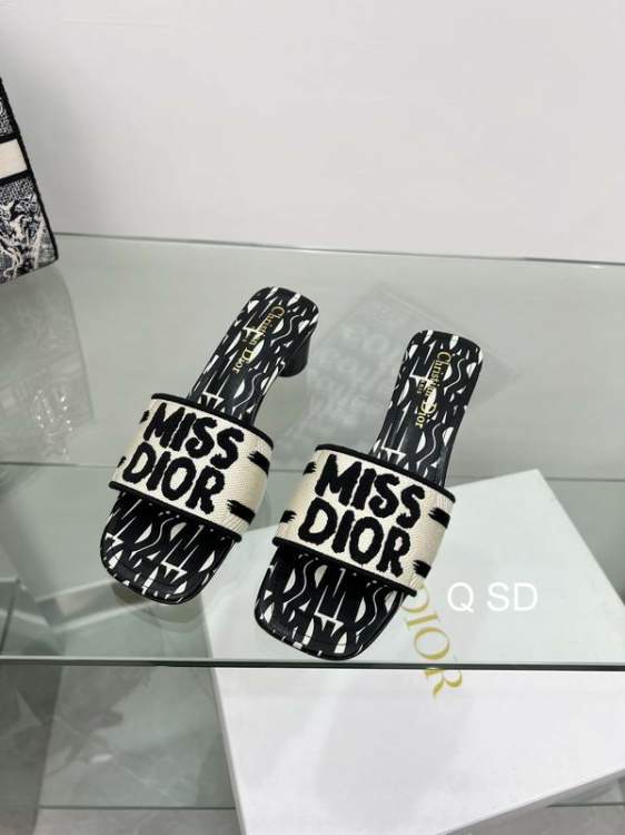 Picture of Dior Shoes _SKUDiorsz35-40SD08013813